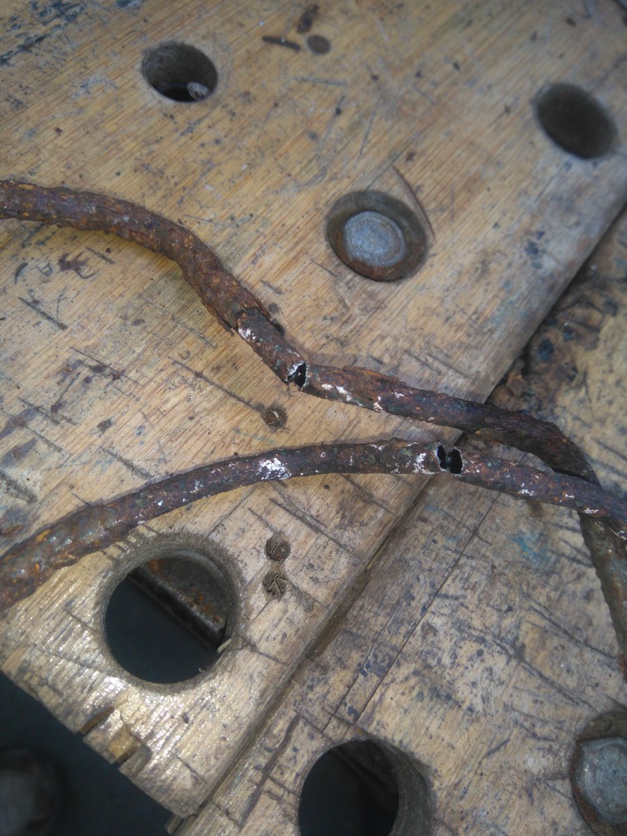 owelly's tweet photo. Meh. Loads of life left in these brake pipes. #thambulance #MoT-time @ppcmag #whatwouldhenrydo @HenryColeTV https://t.co/h1gWDzF9y8