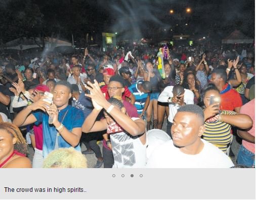 PROCommJA's tweet photo. #AlisonHinds Rocks #Soca Fans At @WrayRum's #SocaInTheCity Last Saturday! #WrayRum
Source: @JamaicaObserver
https://t.co/clfRPdQVKr https://t.co/sYbnvbTEsE