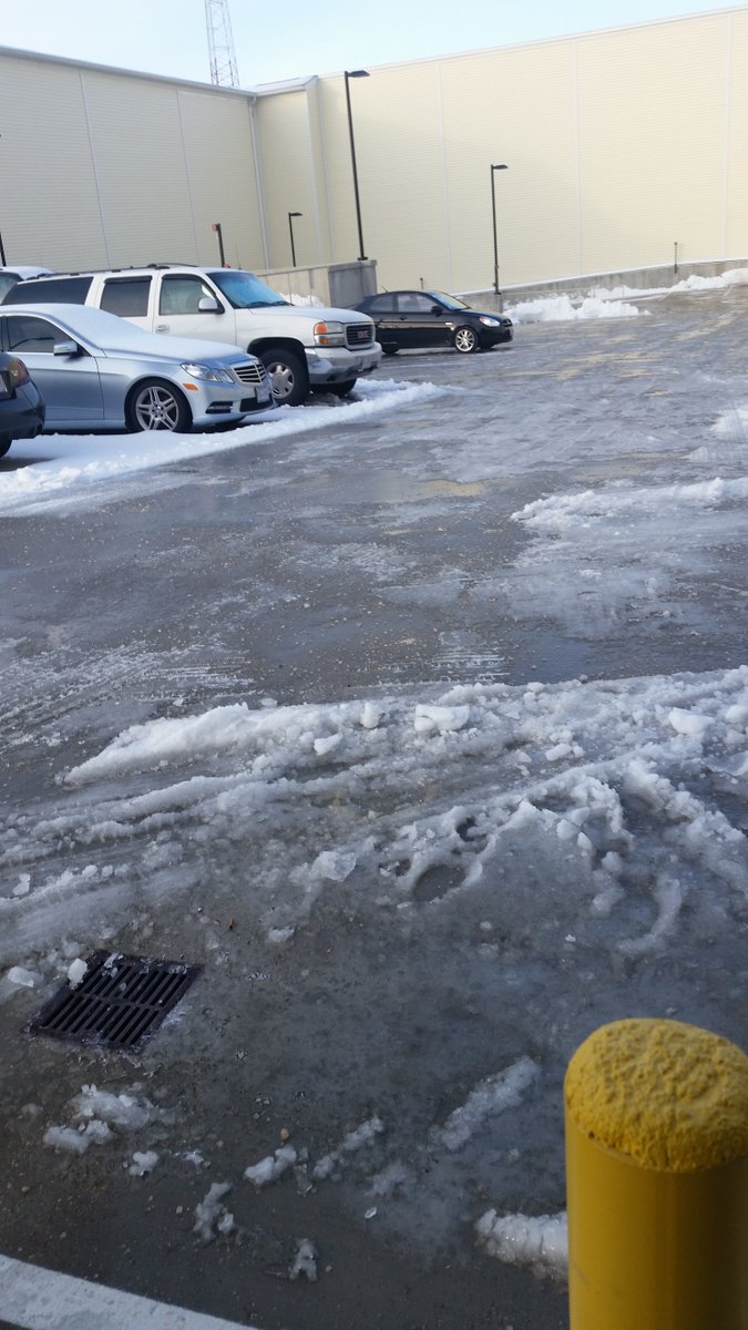 QueenJayy77's tweet photo. @ColonialParking I was slipping&amp;sliding in the parking garage. Street parking would have at least been clear of ice. https://t.co/N6ioZ8msI9