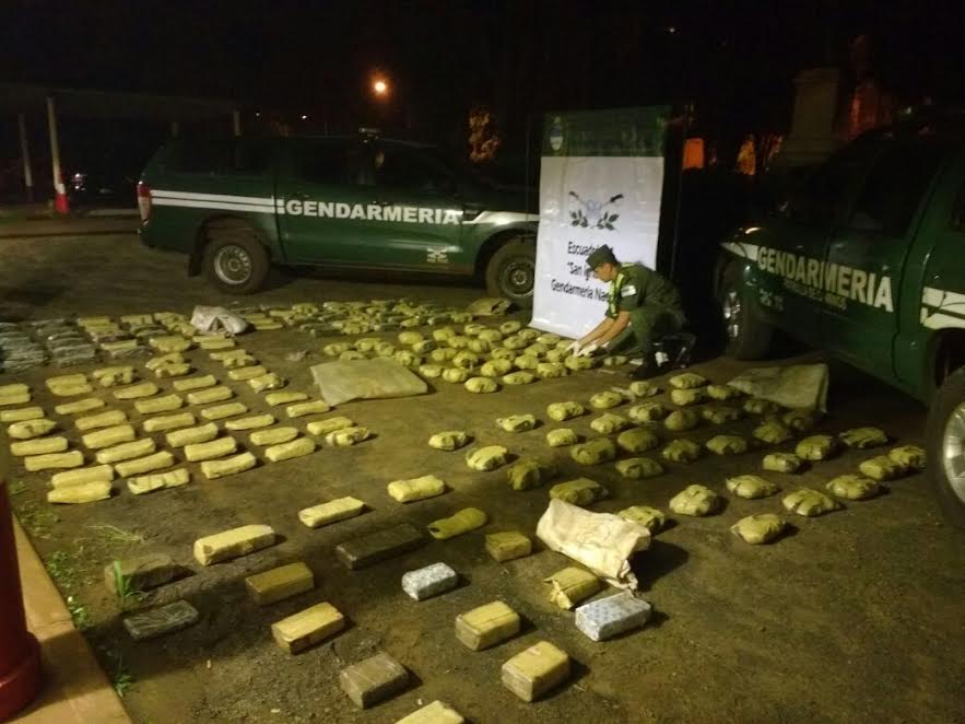 A través de <a href="/gendarmeria/">Gendarmería Nacional</a> incautamos 187 kg de marihuana arrojados cerca de un basural en #Misiones. #ArgentinaSinNarcotráfico