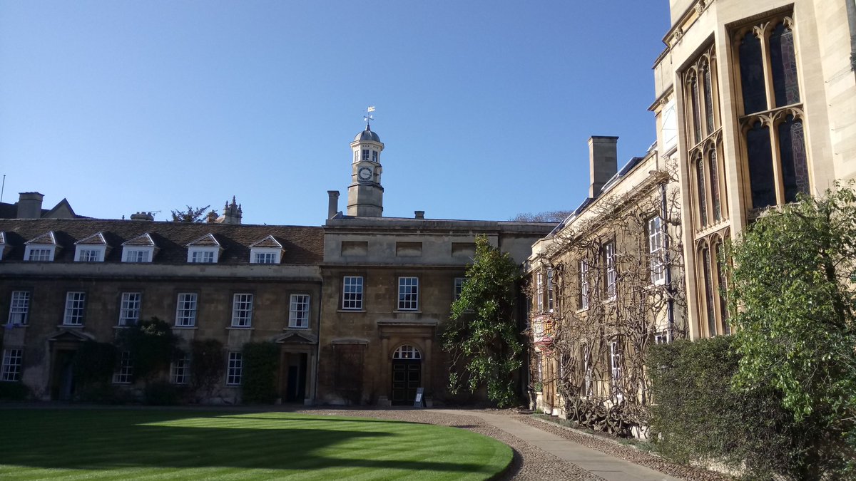 wantedmynamebut's tweet photo. Looking towards the Chapel #FirstCourt https://t.co/sss4oIn4oi