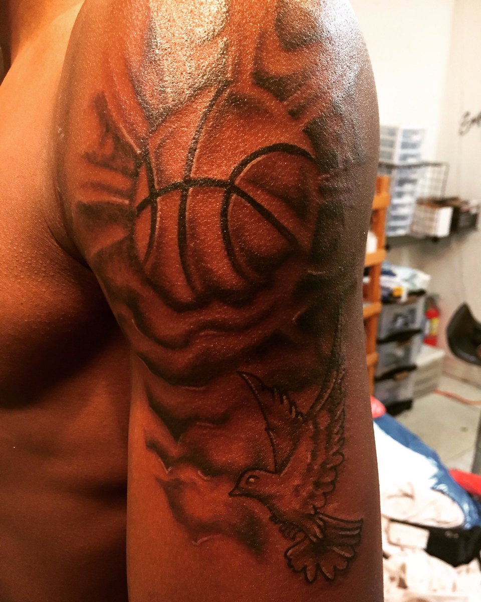 TattGang_ink's tweet photo. #basketballtattoo #dovetatt #tattoo #tattooart #tattoodesign #chicagotattoo #chicagotattooartist #ink  #tattgangrosado #tattganginkorporated https://t.co/70yA2Ups3d