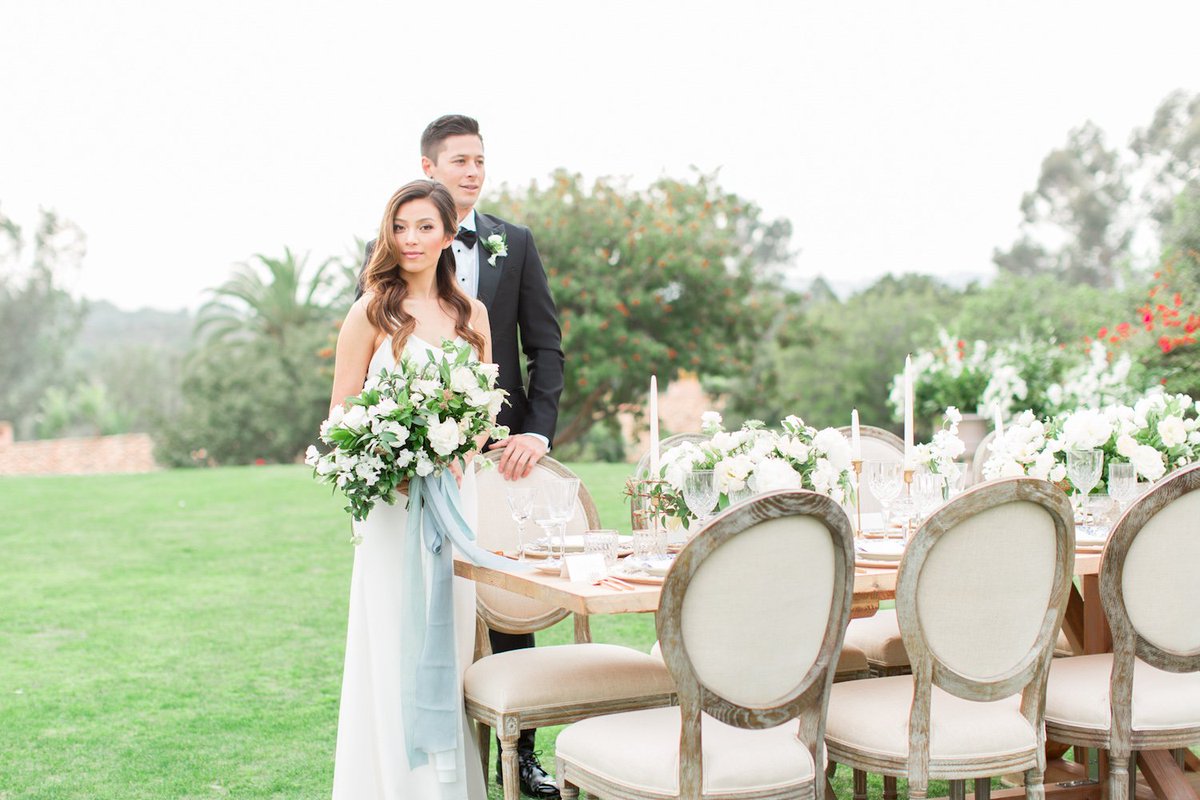 CompassFloral's tweet photo. An intimate #wedding with blue #chinoiserie details -
https://t.co/8SviFnyHTg https://t.co/tPoEcMuNFY
