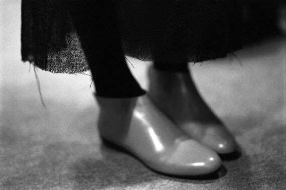 Rosveisa's tweet photo. Love loves small things. Love hides in the profane. The really big things often lurk in the smallest of details

📷 Donata Wenders, Red shoes https://t.co/vO49kOTQ2g