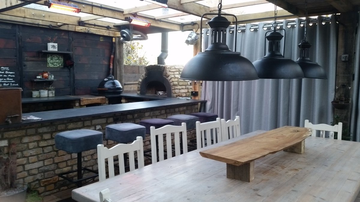 GreenSuitcaseCo's tweet photo. @RelovedMag this incredible outdoor space was designed and created by @simon_houlding using mainly reclaimed materials would you feature? https://t.co/nFvoHOeqK6