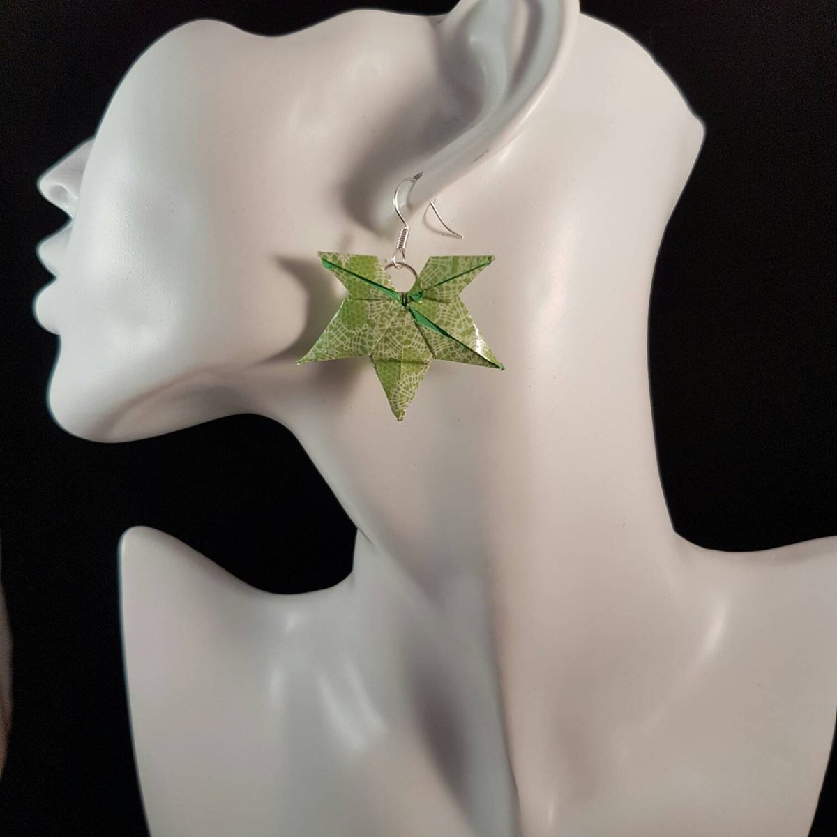 Gillisflowers's tweet photo. Green and white leaf earrings, green leaf earrings, green maple le… https://t.co/d8e9dCvYrG #Etsy #PatternedEarrings https://t.co/Bt1hwxG8IG