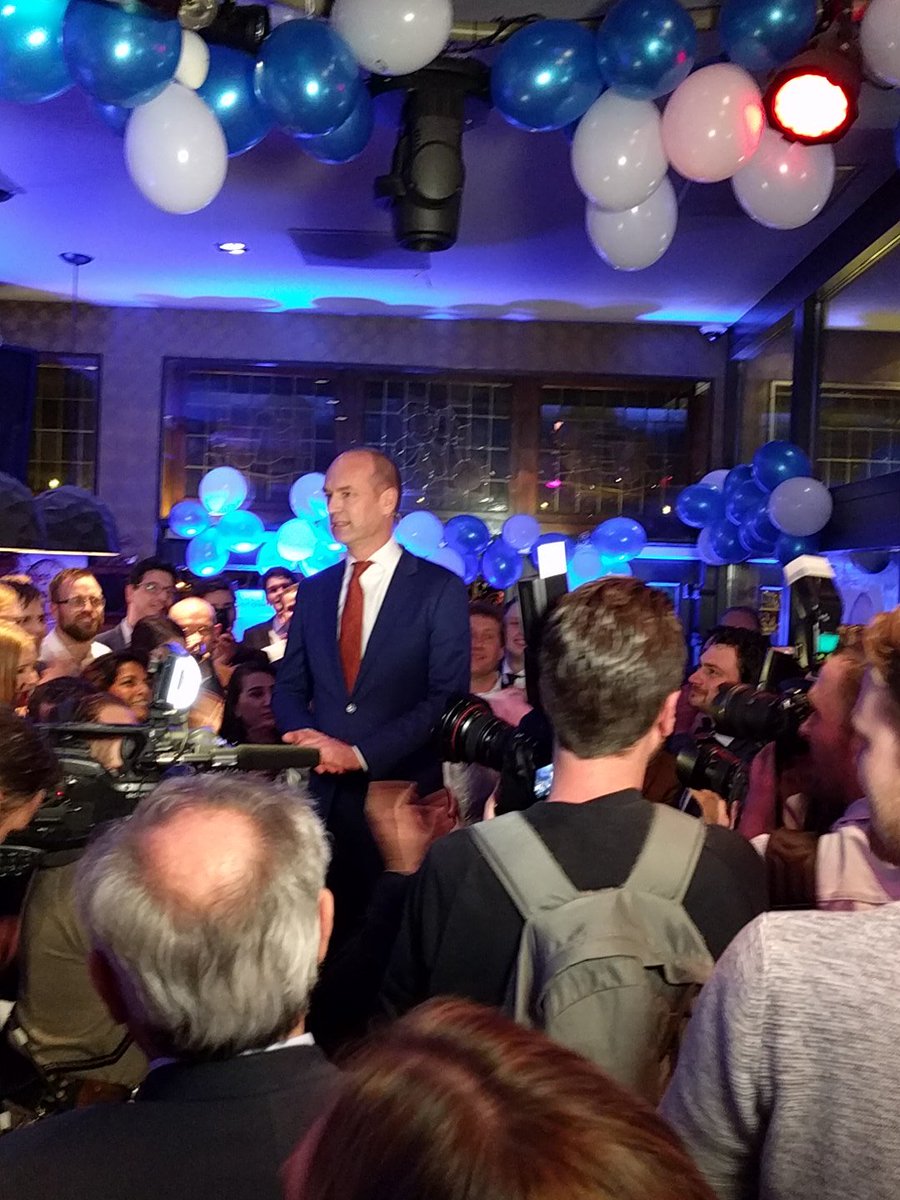 Segers: als exitpoll klopt, evenaring van onze​ beste uitslag ooit. Zaal bij <a href="/christenunie/">ChristenUnie</a> enthousiast #tk17