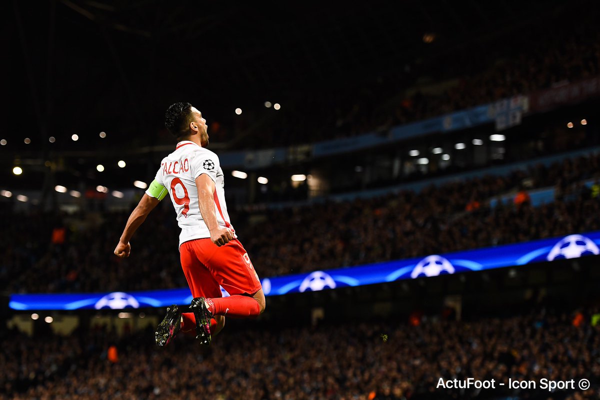 ActuFoot_'s tweet image. Scores cumulés des 8es de LDC :

6-6 #ASMMCI
2-6 #NAPRMA
4-1 #BVBBEN
2-10 #ARSBAY
3-0 #JuveFCP
4-2 #AtletiB04
6-5 #FCBPSG
3-2 #LEISEV