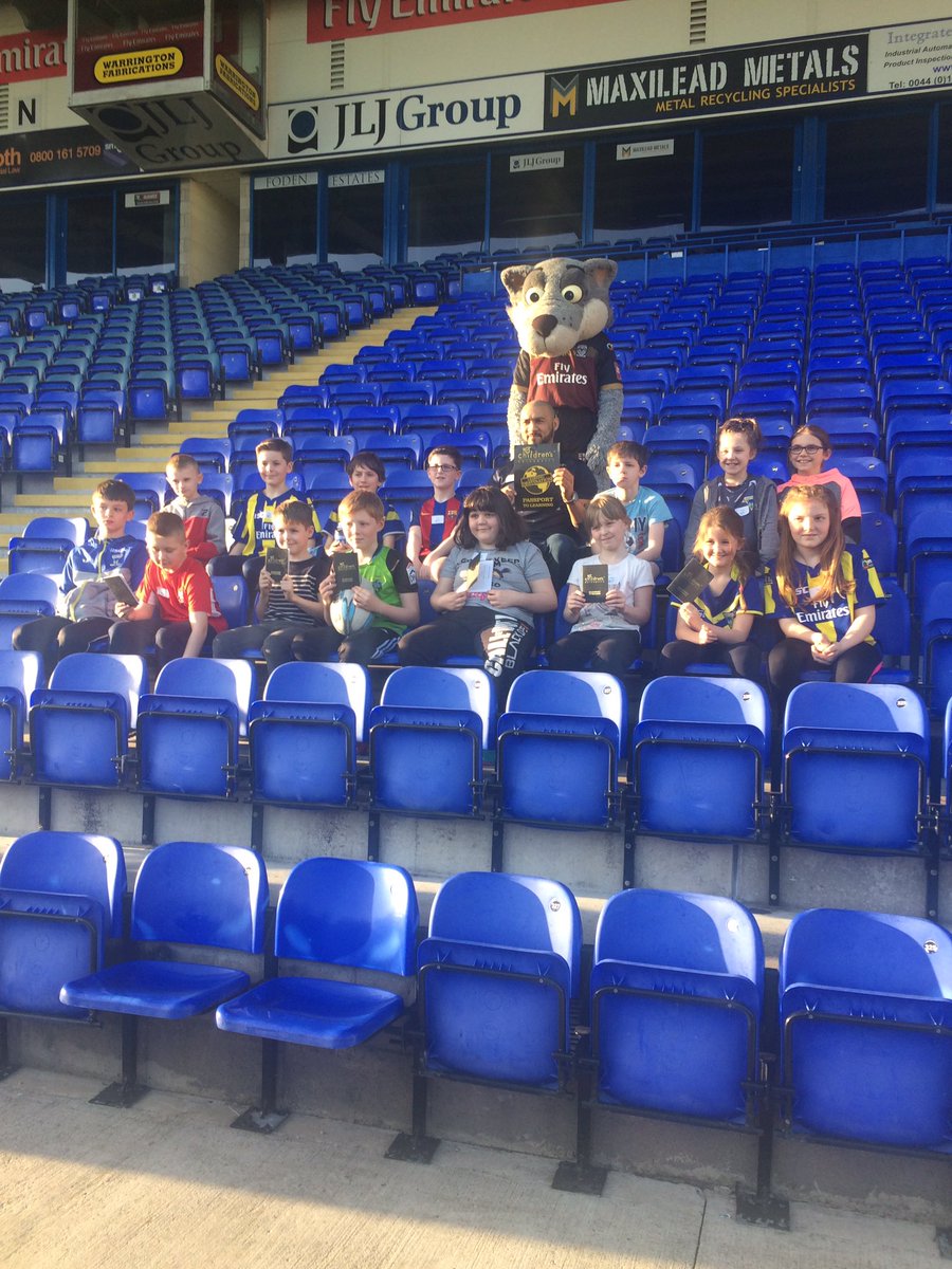 WarringtonCU's tweet photo. We have had a fantastic evening! Sports Science with Wolfie #CULecture for #BSW17 @ScienceWeekUK @WWCLSFoundation https://t.co/SI7ojrLxWW