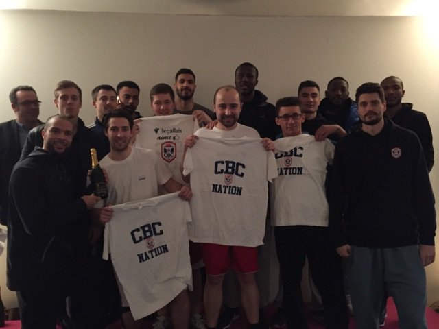 CaenBC14's tweet photo. #Soficom, finaliste de notre tournoi partenaires #3x3 ici avec les joueurs, battu par le Buquet's. Bravo à tous. #CBCNation https://t.co/S8Qkf546Zf