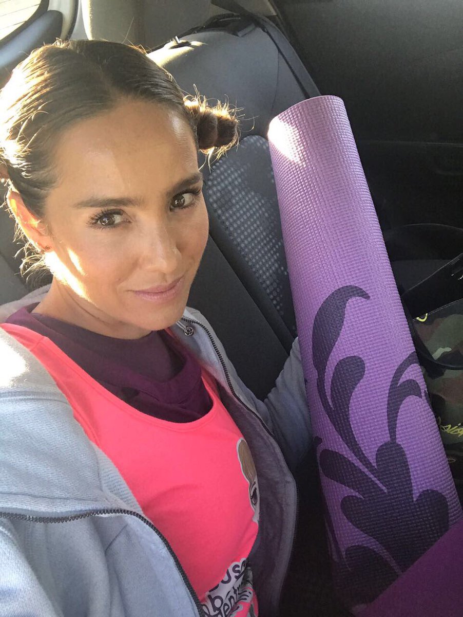 AndreaMinski's tweet image. On my way to Leggings Lounge :Yoga + Happy Hour🌟 @theraleighhotel with @EuropeanWax