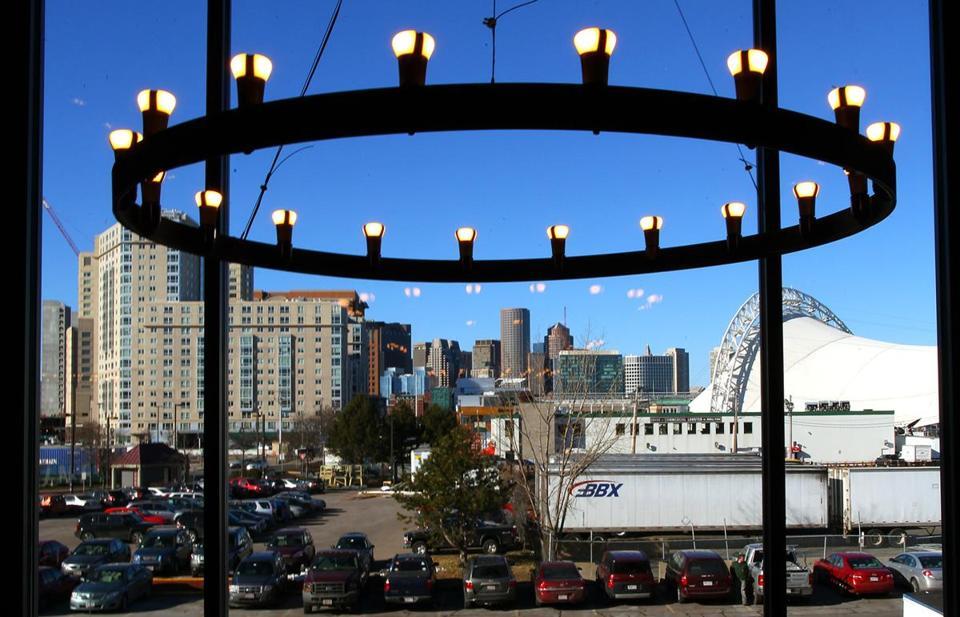 BostonGlobe's tweet photo. Harpoon wants to build an outdoor patio at its South Boston beer hall: https://t.co/ckEbubtZMI https://t.co/vKTfwLIeeF
