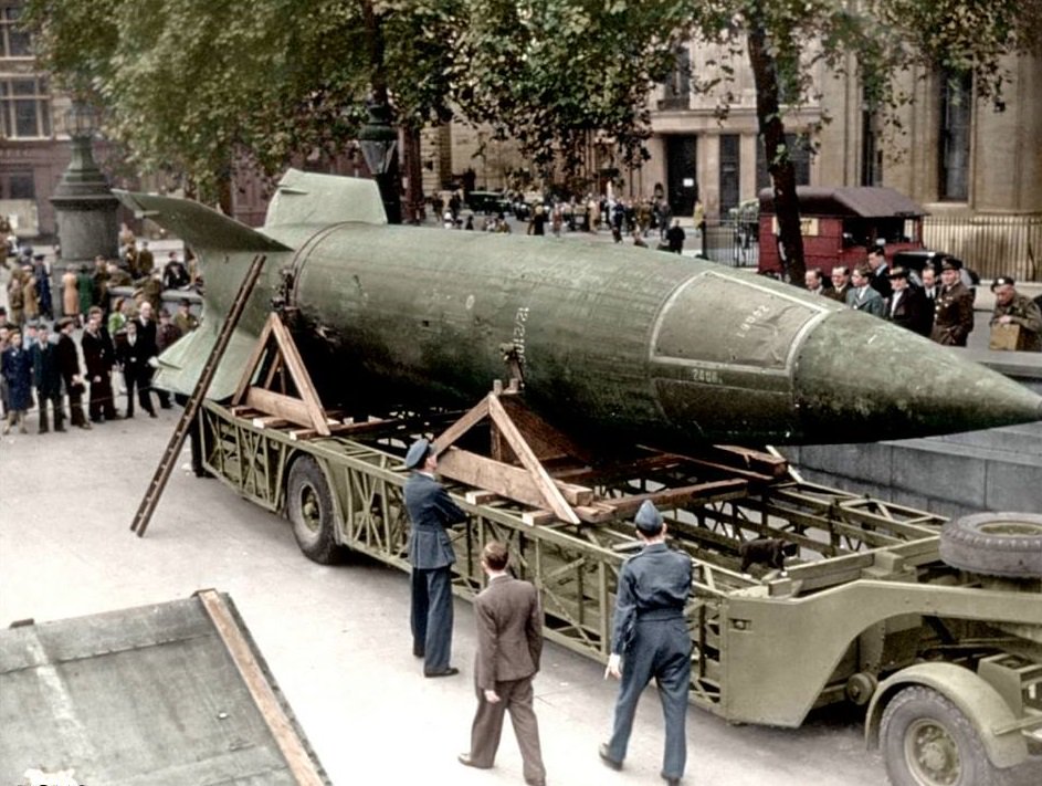 ron_eisele's tweet image. A captured German V-2 rocket on display in Trafalgar Square, London. Saturday 15th of September 1945.