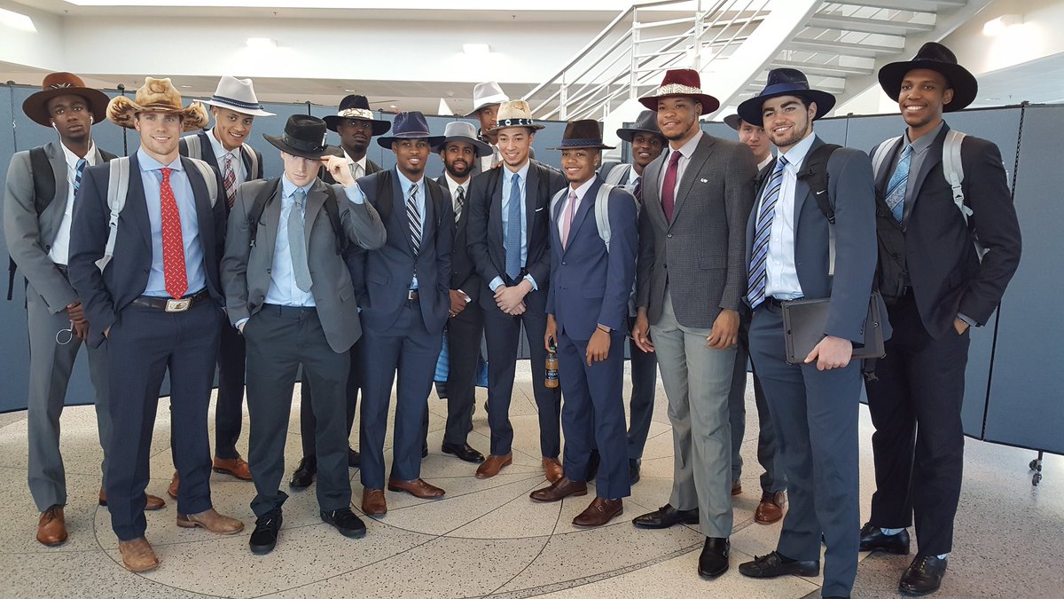 UNC_Basketball's tweet photo. Traveling in style. #GetIntoIt #marchmadness https://t.co/l8oia9fu20