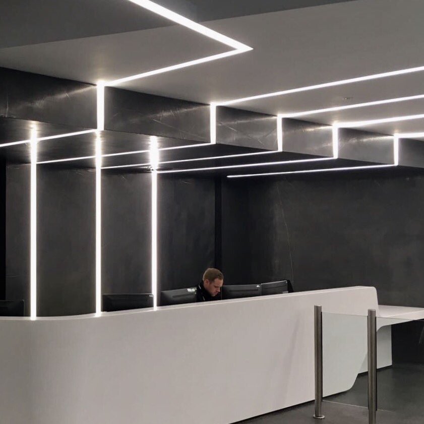 StuartFoxStudio's tweet image. Twin night shifts last night, at 2 locations. 720 bevels installed @MO_LONDON &amp;amp; metres of cracked liquid metal for int HQ in Stoke #winning