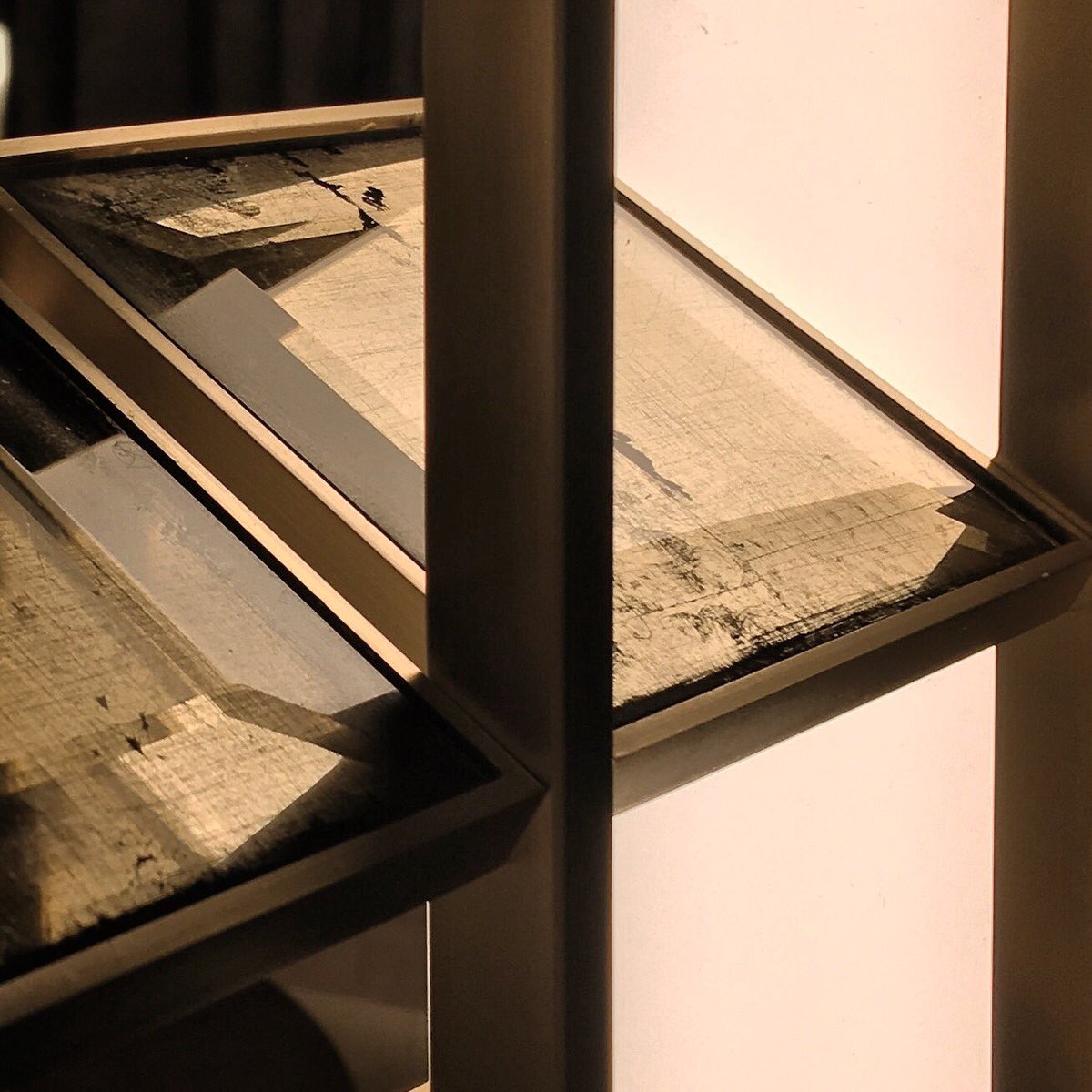 StuartFoxStudio's tweet image. Twin night shifts last night, at 2 locations. 720 bevels installed @MO_LONDON &amp;amp; metres of cracked liquid metal for int HQ in Stoke #winning