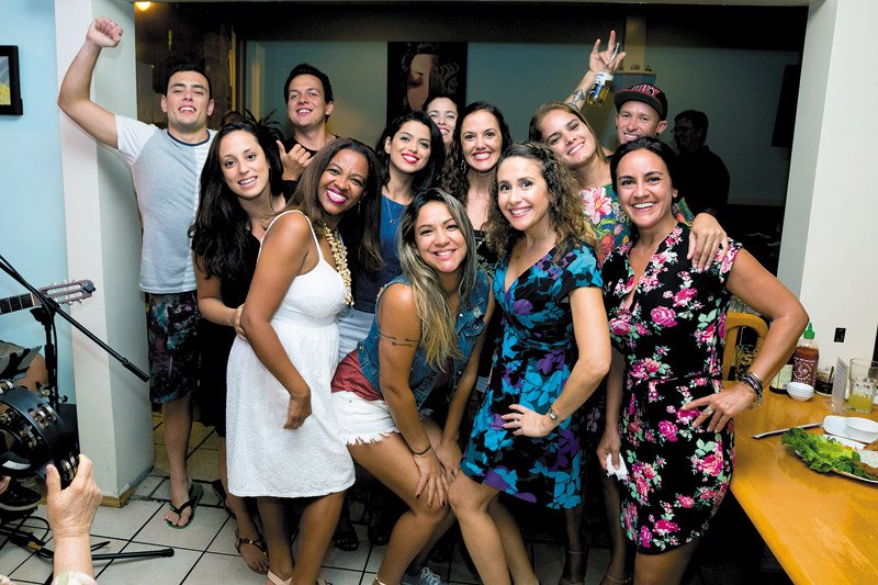 MetroHNL's tweet photo. First Fridays FTW! https://t.co/iJj4xaILlI https://t.co/uFqbWF4NDS