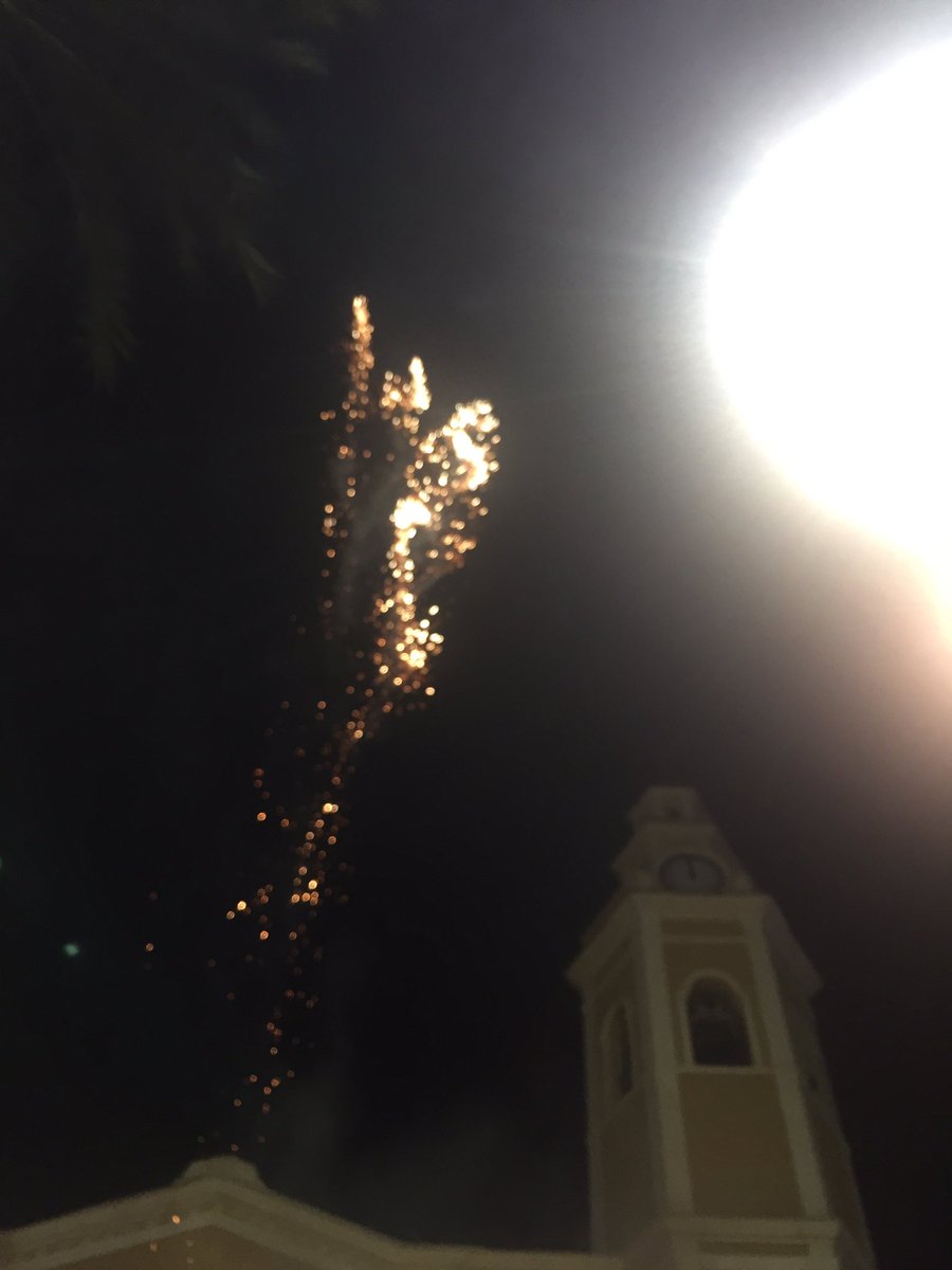 F_RamonyCajal's tweet photo. #lAlbadelesFalles en #nitdeplantà de @F_RamonyCajal en l'inici d'unes innoblidables #falles2017 #fryc2017 https://t.co/q6Zuh37ikb