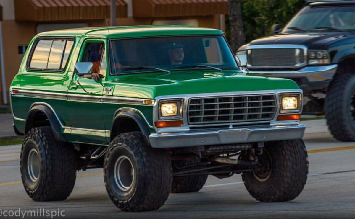 THROWBACKTRUCKS's tweet photo. #Ford https://t.co/lgNMiIL00a