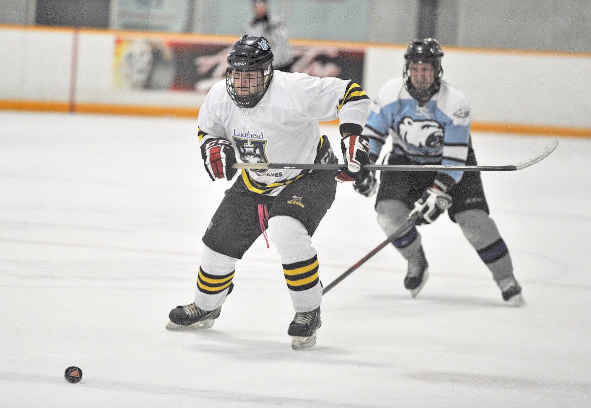 OrilliaPacket's tweet photo. @LakeheadOrillia hockey team buoyed by silver https://t.co/sYR8QBPzKp https://t.co/DWZUS4hQ64