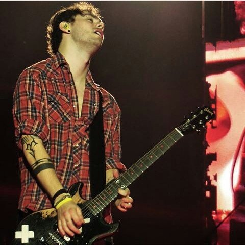 mikelujahx's tweet photo. @Michael5SOS i really like it 

its my fav https://t.co/u1Si7sviDc
