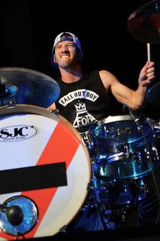 consciousandrea's tweet photo. Mr. Represent your band https://t.co/hPuj89gBPN