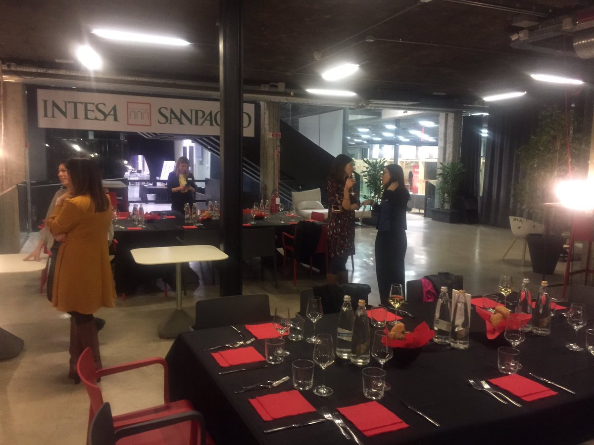 Tutto pronto per cenare con le ragazze di @GirlsinTech al <a href="/TalentGardenit/">Talent Garden Italy</a> #founder #girls #8marzo <a href="/GoSharewood/">Sharewood</a>