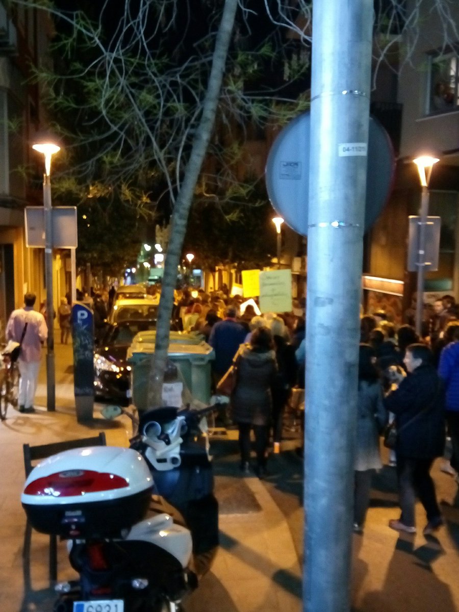 tauladelaigua's tweet photo. A #Terrassa la manifestacio. Visca! visca! visca! la lluita feminista!!! https://t.co/yy8rFpFJub