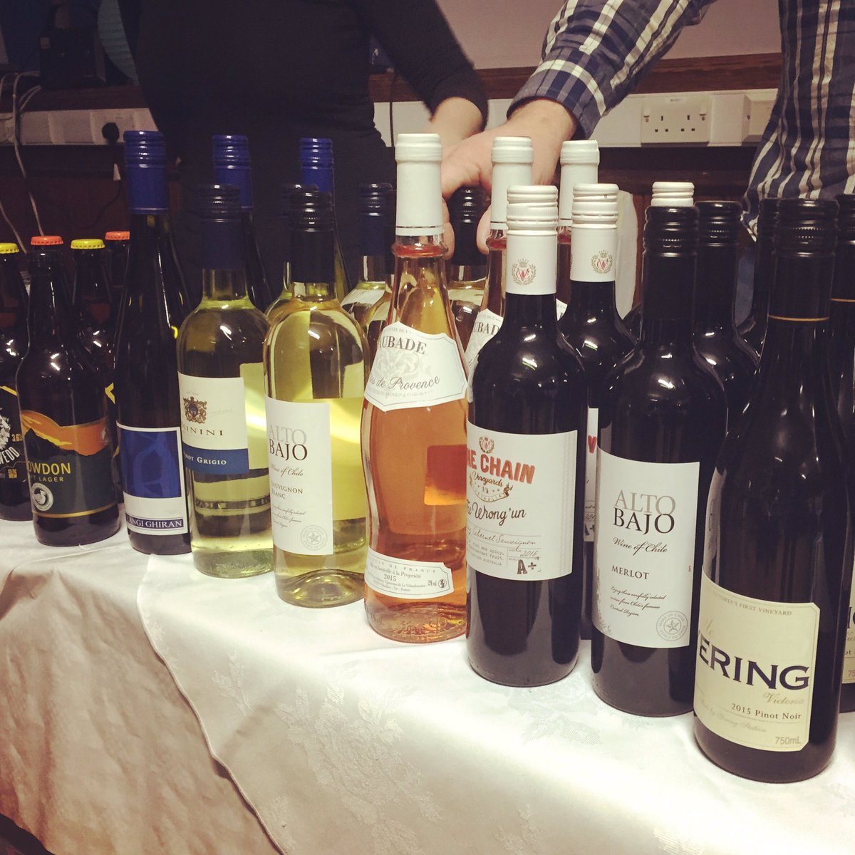 Diolch i <a href="/iechyddacaer/">Iechyd Da!</a> am y gwin! #Thanks