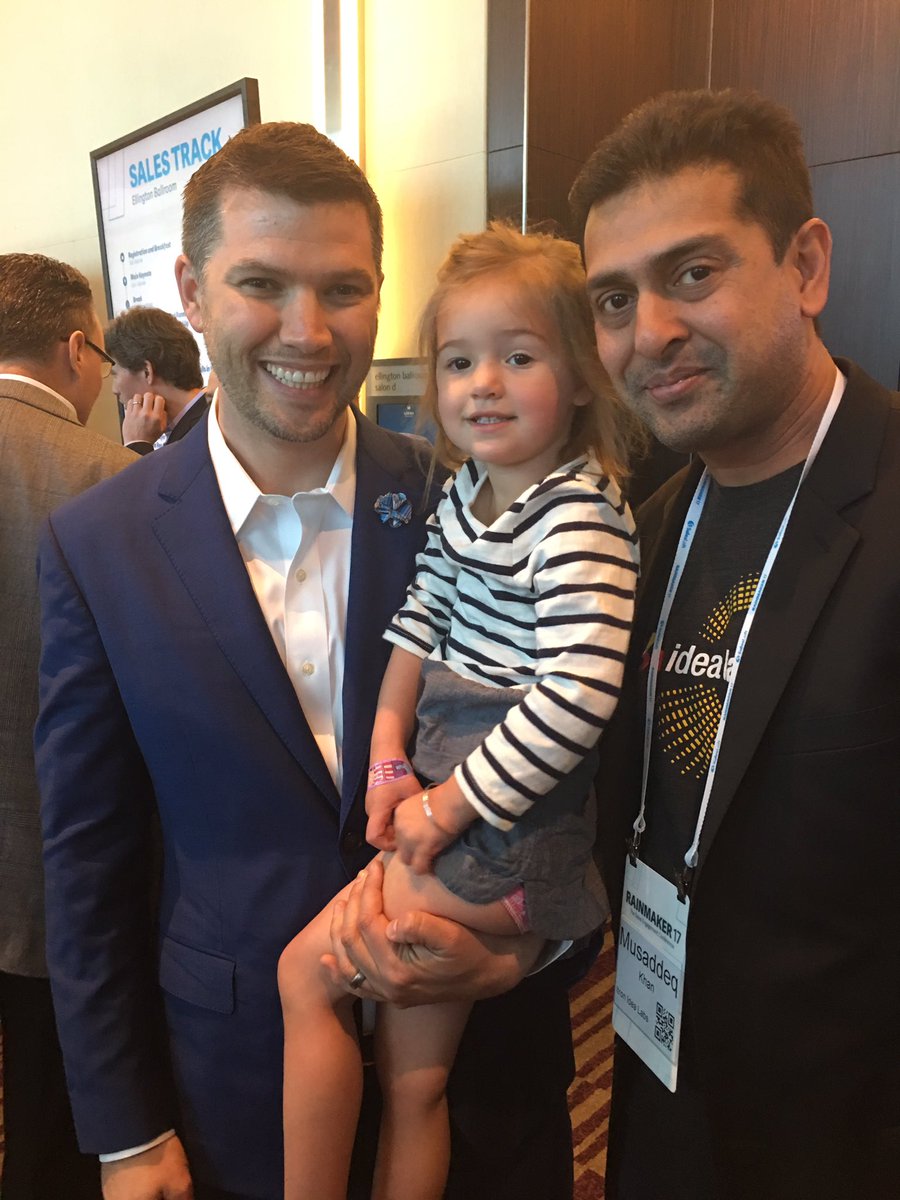 musaddeqkhan's tweet photo. This little lady rocked #rainmaker17 giving out ❤️to @SalesLoft #customers. Now that's #customerlove Happy #InternationalWomensDay #IWD2017 https://t.co/nMVOdFQXAD