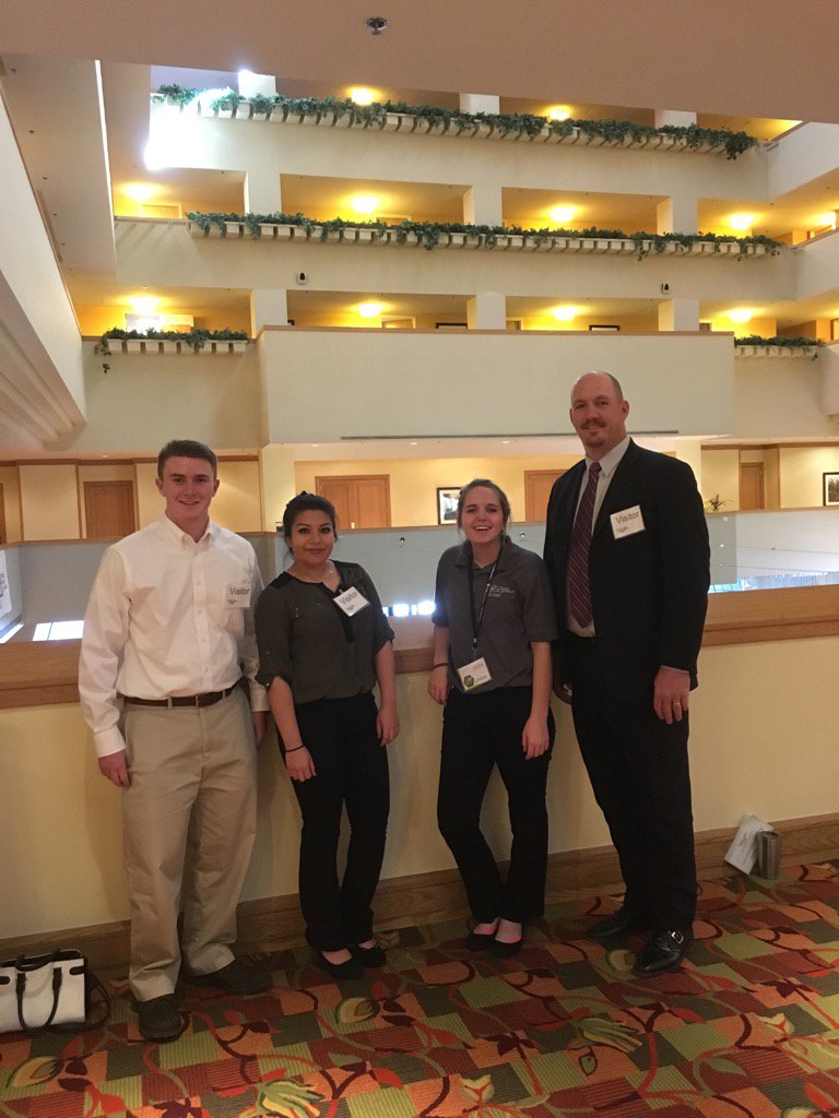 nickolasjmiles's tweet photo. Current and soon to be HOSA members #allTitans https://t.co/11ooMhETyh