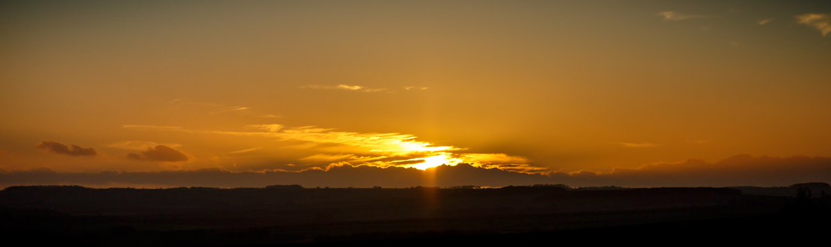 ginachillin's tweet image. Love watching the sun set &amp;lt;3 #gartonhill #sledmere #driffield #eastyorkshire #sunset #landscapephotography #ginar #canon @looknorthBBC