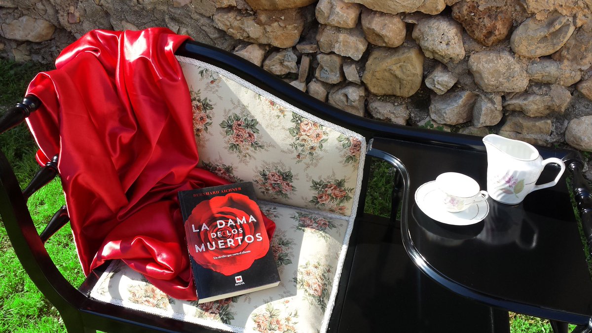 BlogLaCopela's tweet photo. #LaDamaDeLosMuertos, de @AichnerBernhard (@MaevaEdiciones) ya en el #blog. Descubre este impactante #thriller. ➡️https://t.co/PKRHPyaKjt 📖🔪 https://t.co/bvQ2lTrGLK