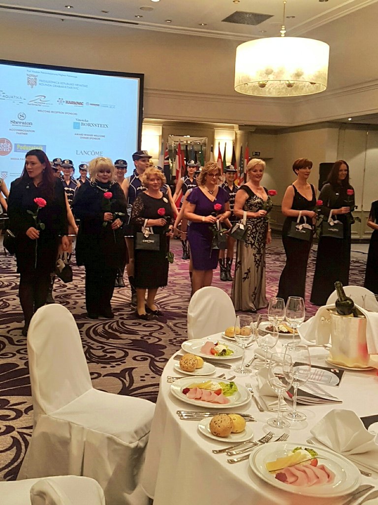 CWNLeaders's tweet photo. Our wonderful #winners #CWN2017 #GalaDinner https://t.co/SoOB4bQYda