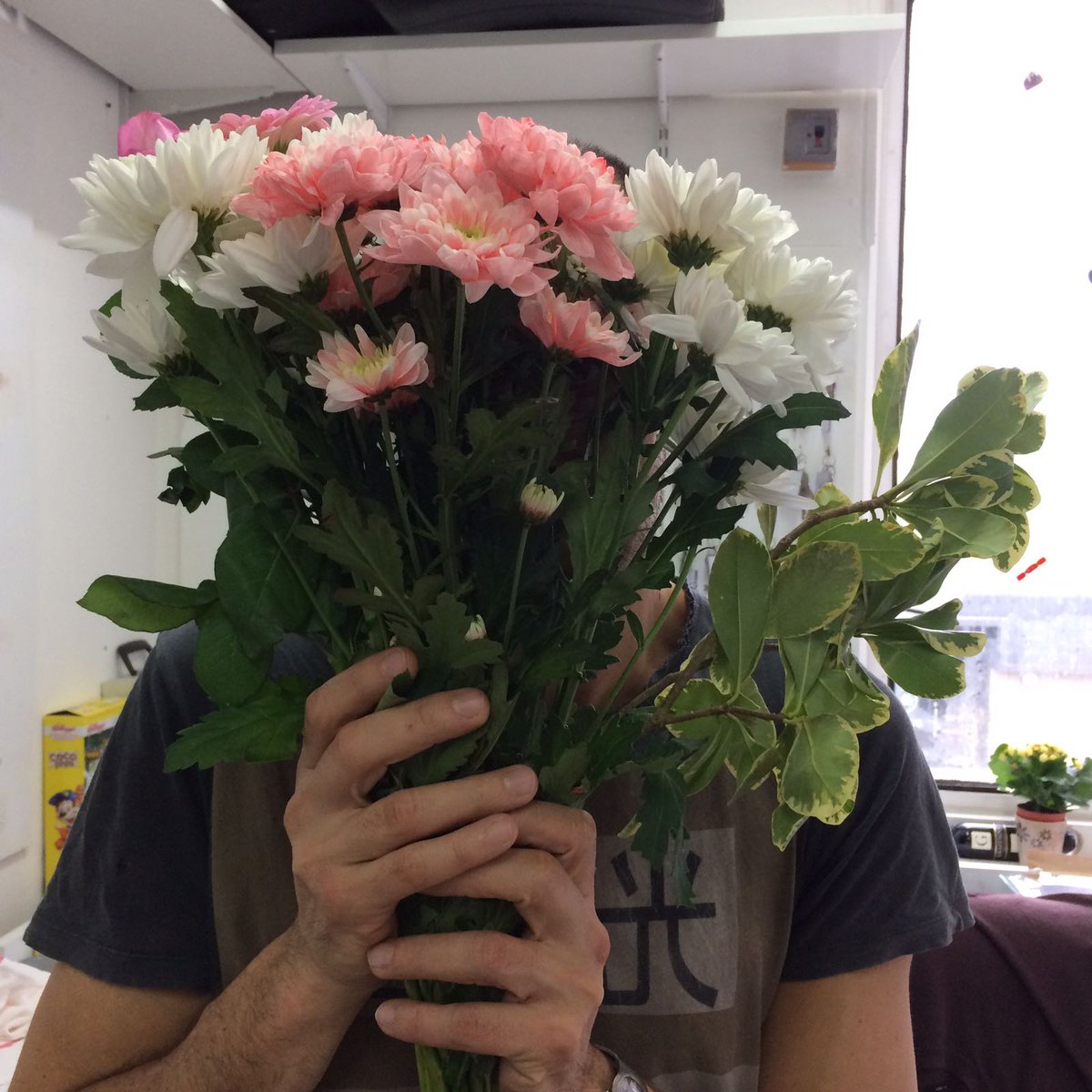 WG_Ltd's tweet photo. How very kind! Flowers for all the girls (or should I say women!) in the office... 🌺🌹🥀🌷 #HappyInternationalWomenDay #flowers https://t.co/CmTXOjQycO