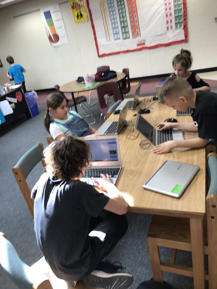 MrsMeyersWDP's tweet photo. Yah... The Create Phase started today!!These students are creating a digital book or Google Slideshow. #wwgid #rockonwestwood #studentchoice https://t.co/OKsqSQC5Ll