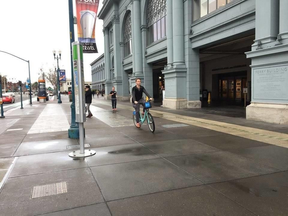 WestlakeUrban's tweet image. #Bike lane on #EmbarcaderoSF in planning amid #PublicSafety concerns buff.ly/2lFu42U @Imnofoodie @Hoodline #CompleteStreets @SFBIKE