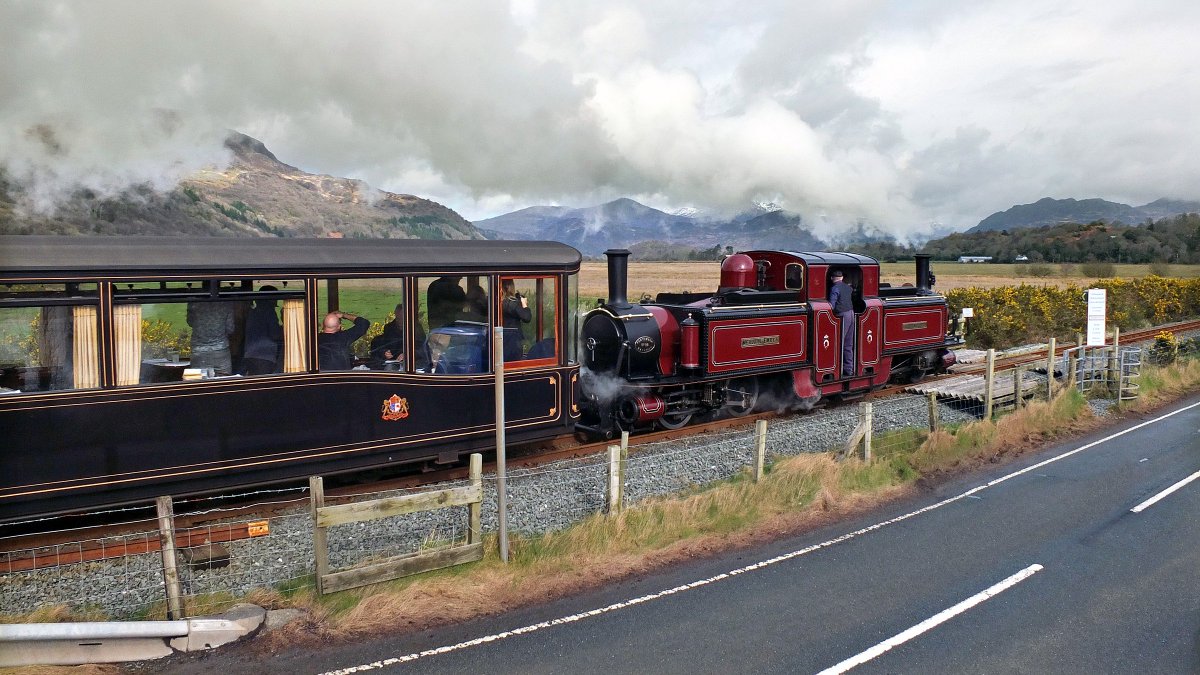 festrail's tweet image. #Croeso #Welcome 2 @VisitBritain Press Trip on our train 2day.! More pix &amp;gt; goo.gl/svpmp1 @GoNorthWales @visitwales @visitsnowdonia