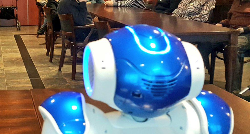 Wilfred384's tweet photo. Presentatie gegeven over @zora_robot aan #riethorst in #geertruidenberg namens @Vegro_NL. Bewoners en personeel zijn heel enthousiast!! https://t.co/gY5s2o01xK