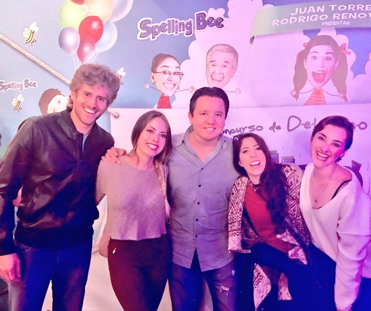 ClauDueMx's tweet photo. D-I-V-E-R-T-I-D-A 🏆 @SpellingBeeMx ¡Felicidades! 👏😁 @juantorres_tdp @RRproductor @RickyDiazzz @RodrigoSainzM 🐝¡¡¡Vayan a verla!!! 🎭 https://t.co/57esEfEfl1