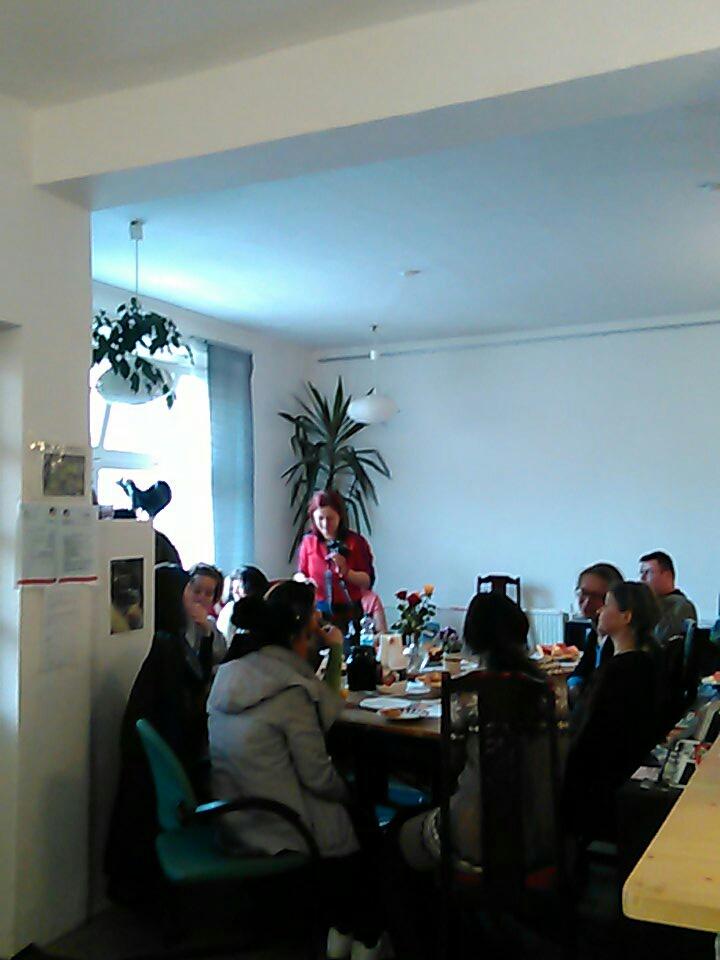 MTaege's tweet photo. Volle Frauenrunde beim Frauen Stammtisch im @Infocafe_Winkel ;-) #womensday #InternationalWomensDay https://t.co/XGQu0yBFV2