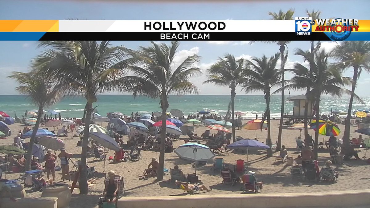 WOW!!!  The beach is crowded today. @TrentAricTV has your forecast on Local 10 News at Noon https://t.co/lJodQYxXy8