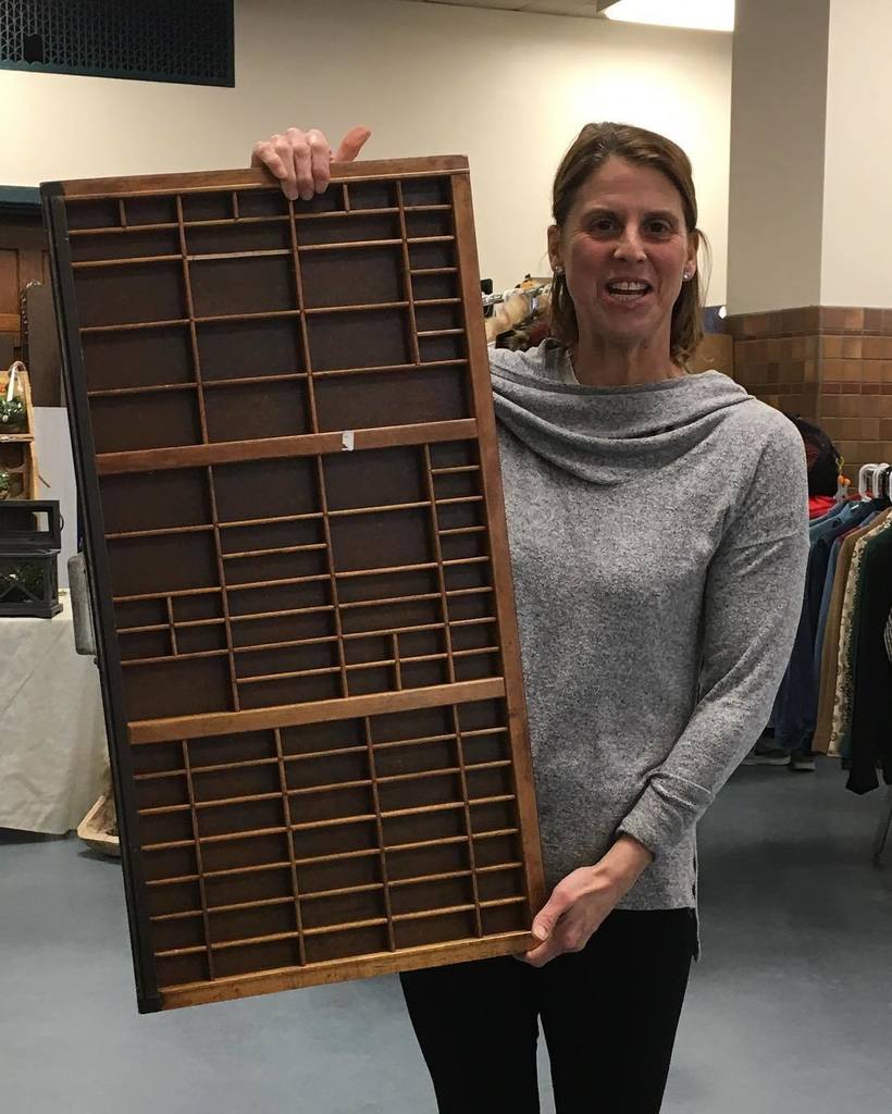 ProvidenceFlea's tweet image. It's fun to see what #fleavendors buy from other #fleavendors! Nice #printerstray Natalie!… ift.tt/2lYtrl0