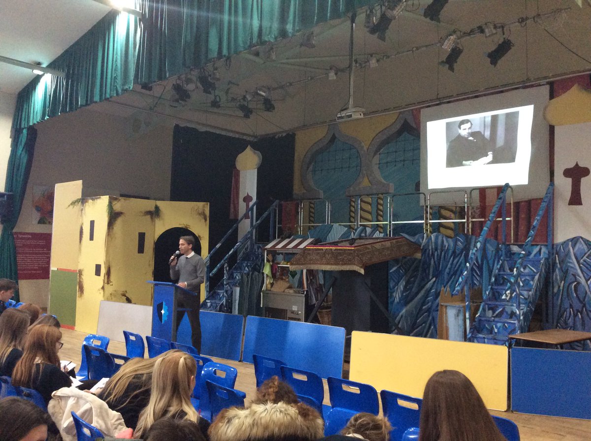 GSHS_English's tweet image. Another brilliant turnout from our Year 11's!! Well done #AIC #revision #lectures ❤🎭📚