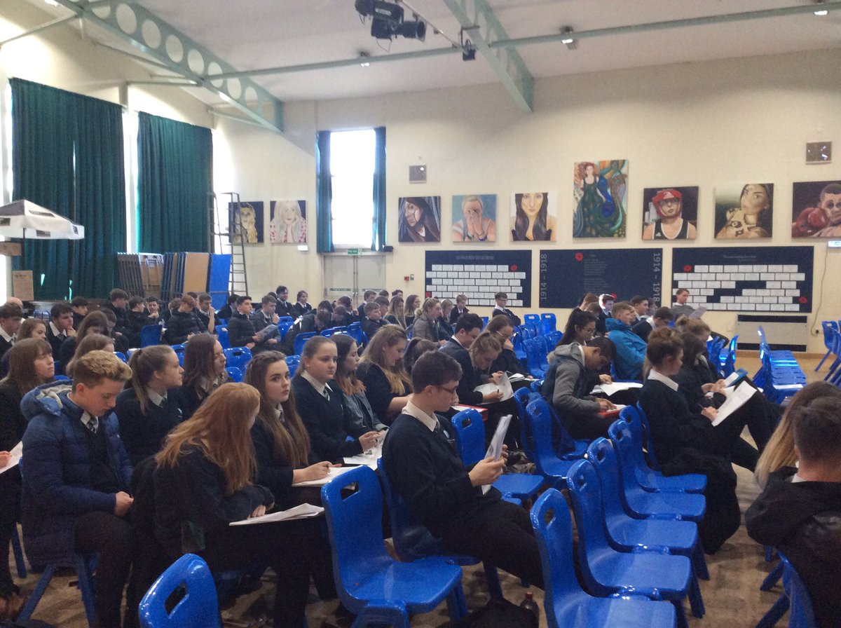 GSHS_English's tweet image. Another brilliant turnout from our Year 11's!! Well done #AIC #revision #lectures ❤🎭📚