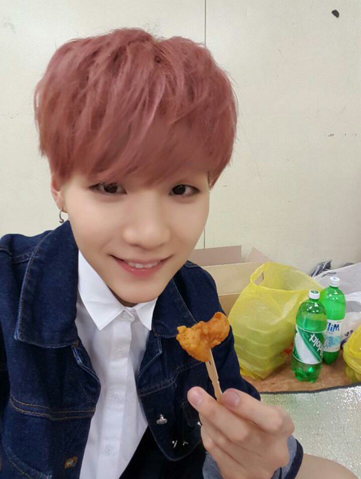 kika101200's tweet photo. 윤기 오빠 H'BDay..I'm sorry for not give you anything in this special day, but I have something special, that is “love” https://t.co/C04R50BClZ