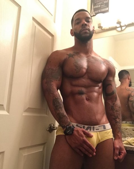 tyronewells1126's tweet photo. Let's get naked....link message me. https://t.co/zvu1mm9b8g