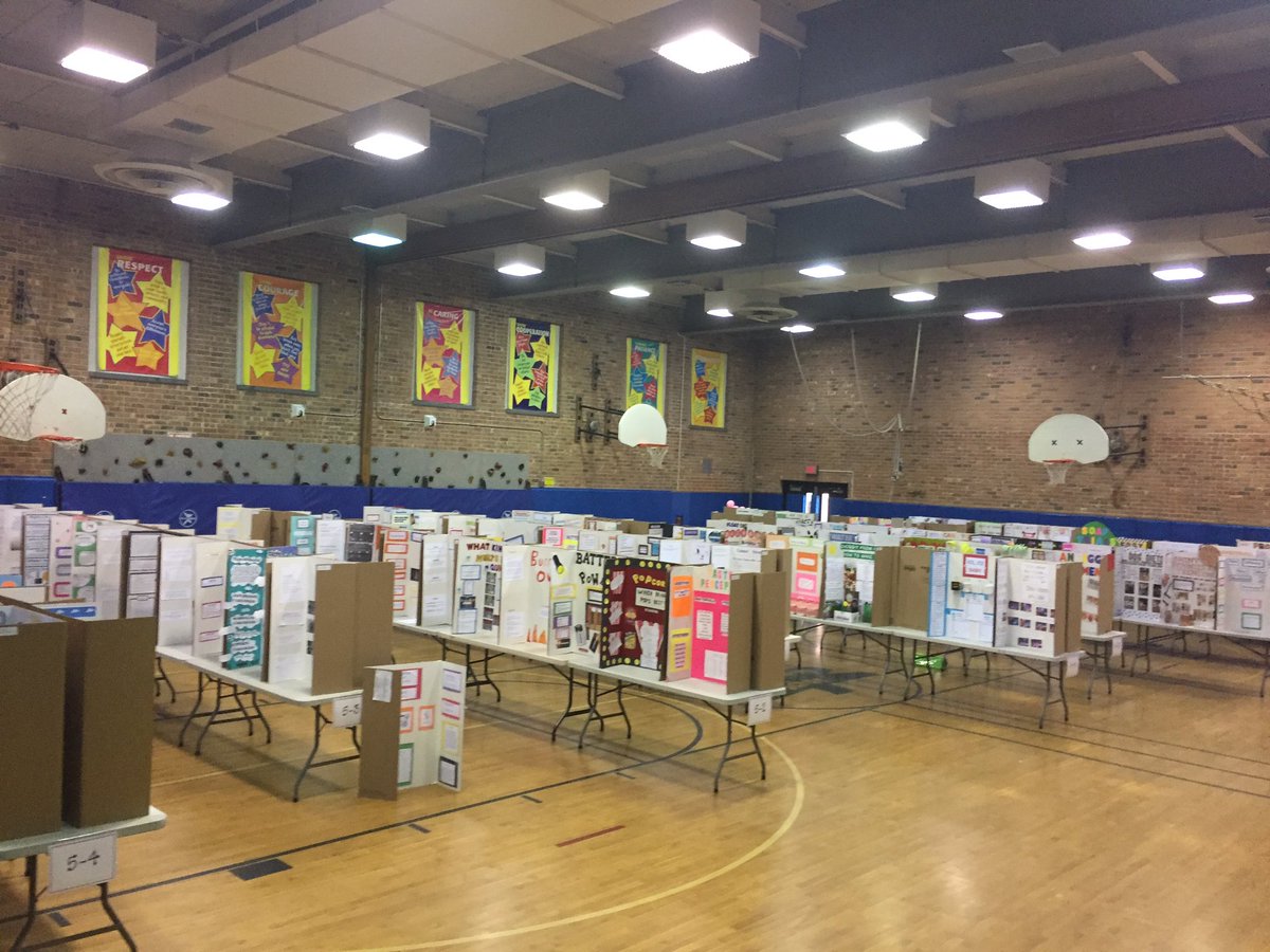 HPS_Eagles's tweet photo. Look at all these great projects! See them all at #PinesElementary #ScienceFair tonight at 6:30pm. Who knows what you will learn! https://t.co/v4t736dXcS