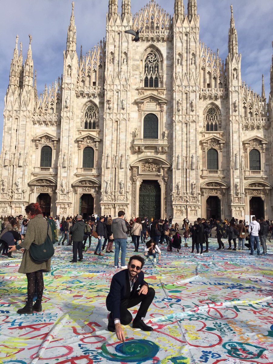 francoaliberti's tweet photo. A volte #Milano ti sorprende così. Un tocco di colore per cambiare la tua giornata 🎨.
#farexbene #paginabianca #inLombardia https://t.co/EA8pMj2Eod