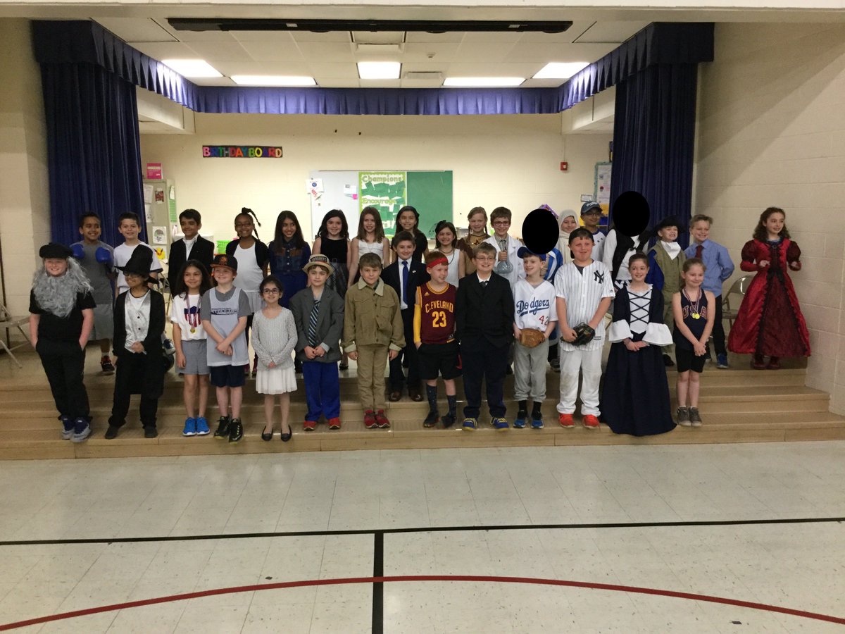 MissOlsen58's tweet photo. Third graders at Belle Aire did an amazing job at their "living museum" today! Lots of research and learning to prep! #dg58learns https://t.co/E5QScPHkCr